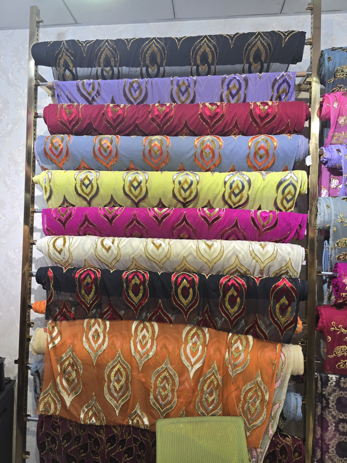 برگ سلطنتی مشکی